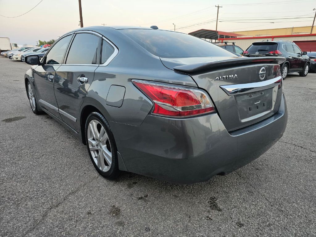2015 Nissan Altima Image 6