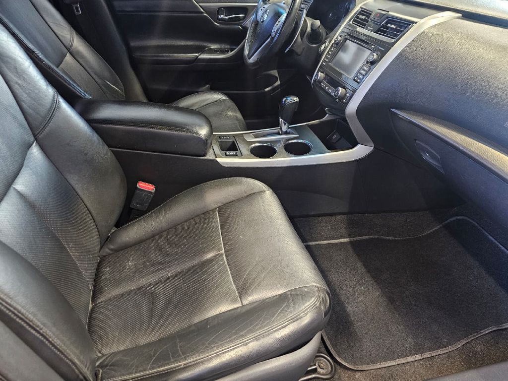 2015 Nissan Altima Image 17