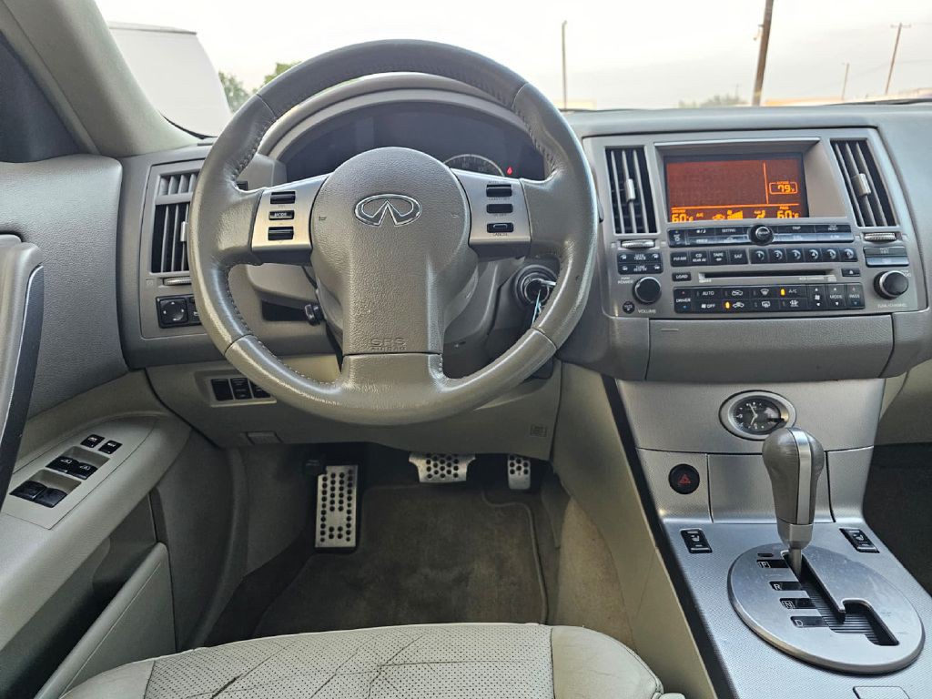 2005 INFINITI FX35 Image 8