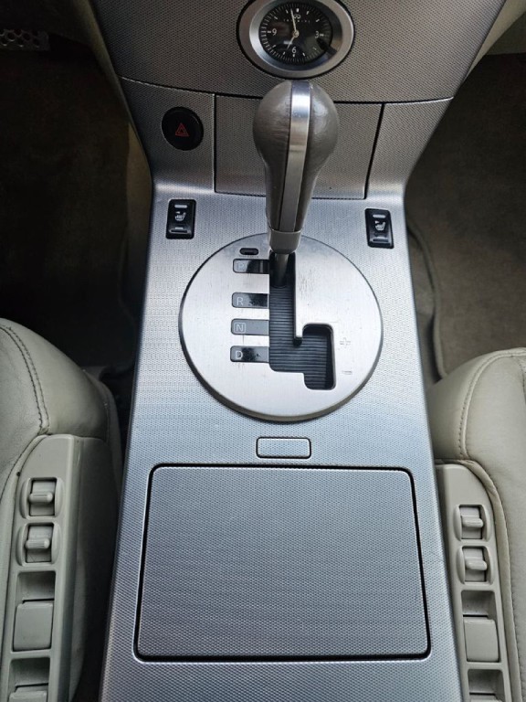 2005 INFINITI FX35 Image 10