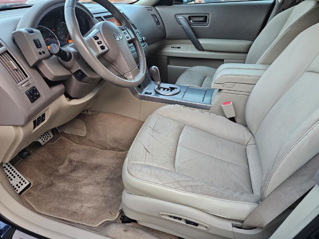2005 INFINITI FX35 Image 11
