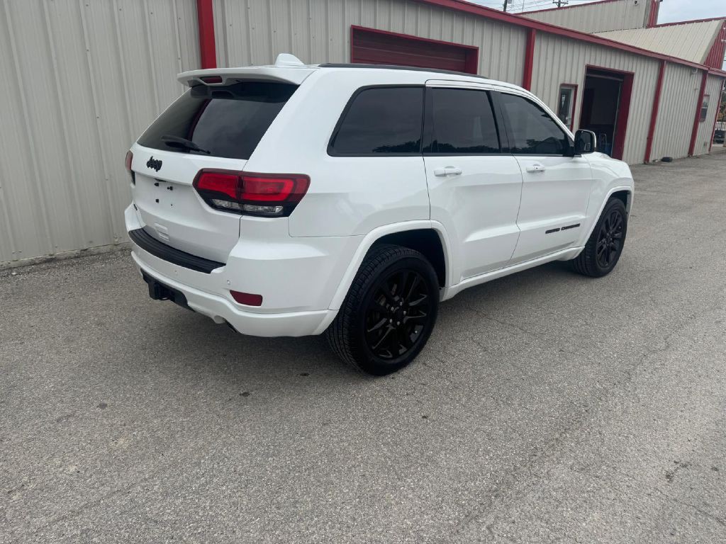 2017 Jeep Grand Cherokee Image 3