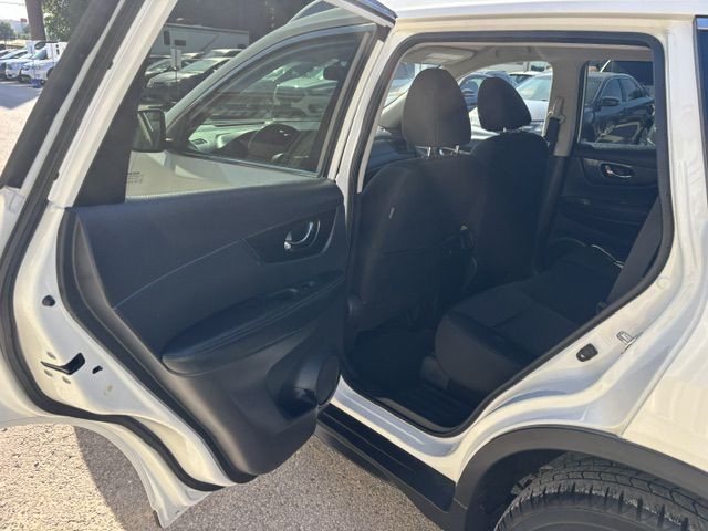 2018 Nissan Rogue Image 13