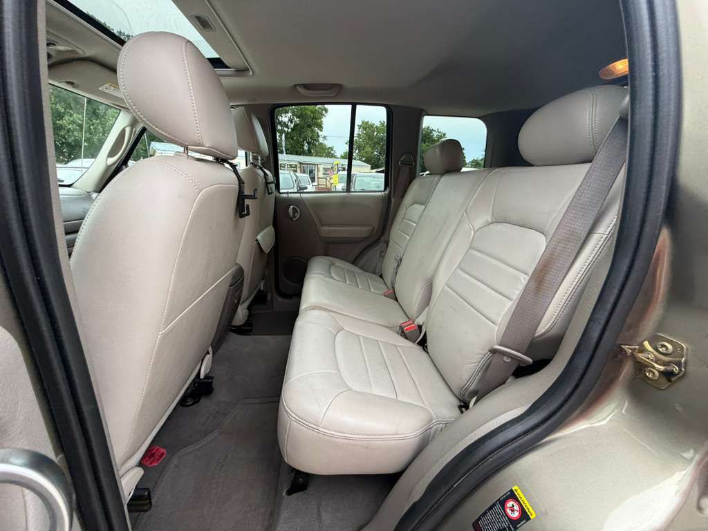 2003 Jeep Liberty Image 12