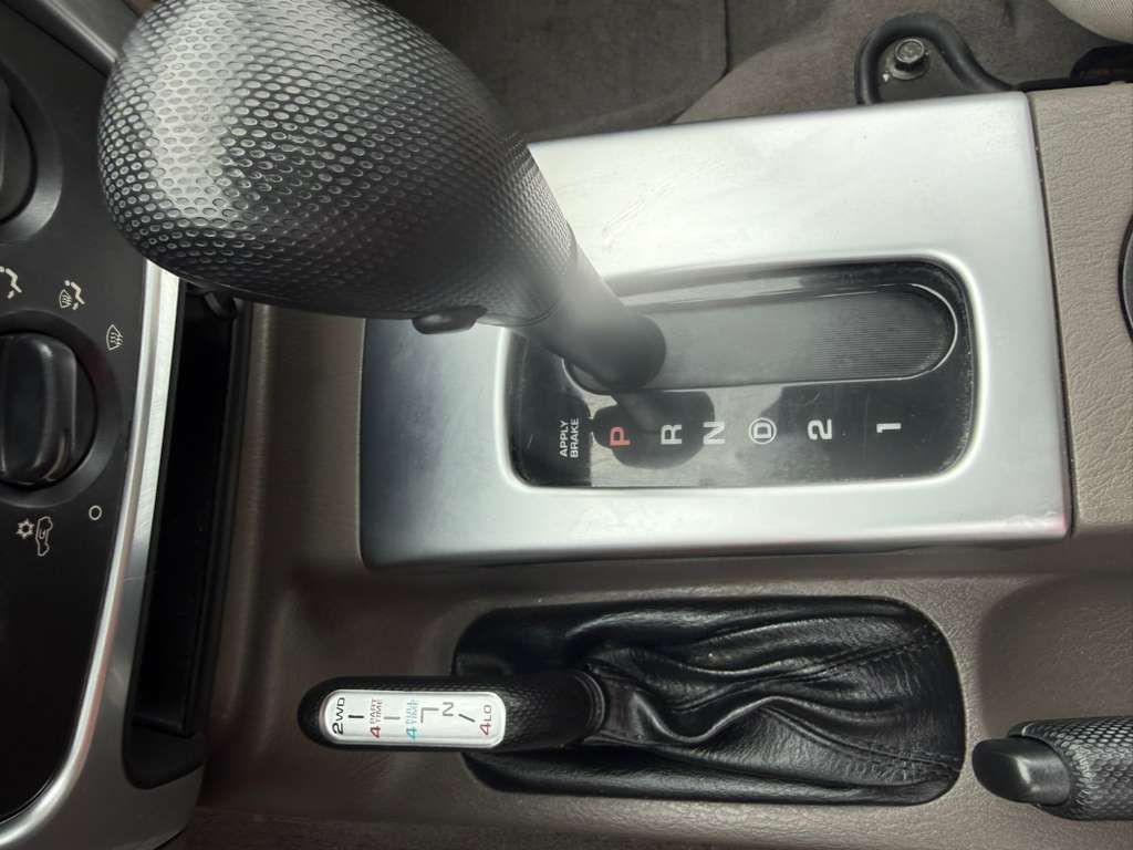 2003 Jeep Liberty Image 14