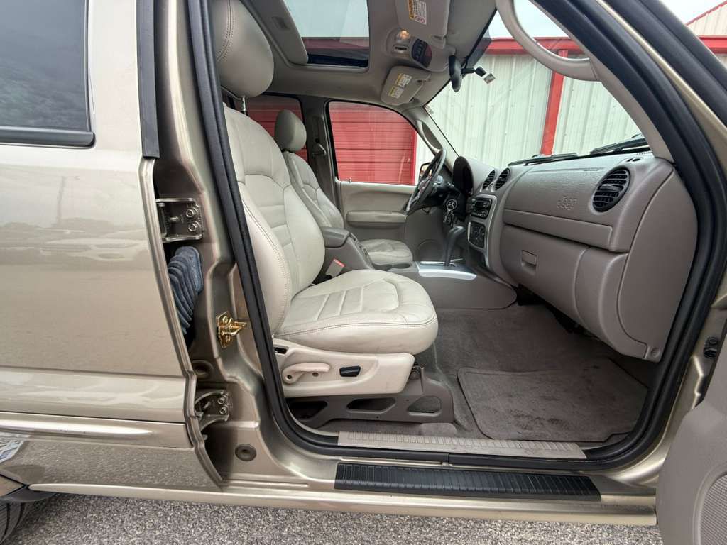 2003 Jeep Liberty Image 15