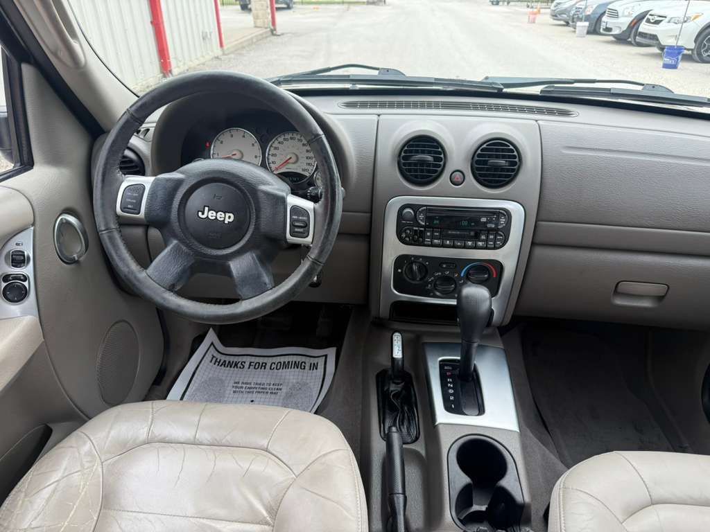 2003 Jeep Liberty Image 16