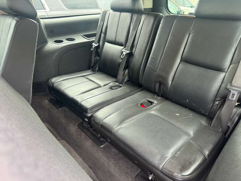 2009 Chevrolet Suburban Image 12