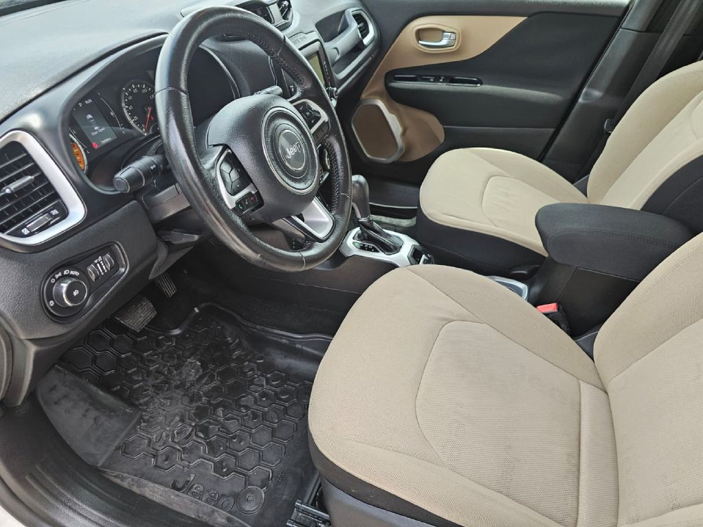 2015 Jeep Renegade Image 8