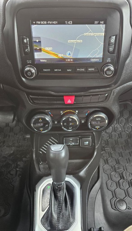 2015 Jeep Renegade Image 11