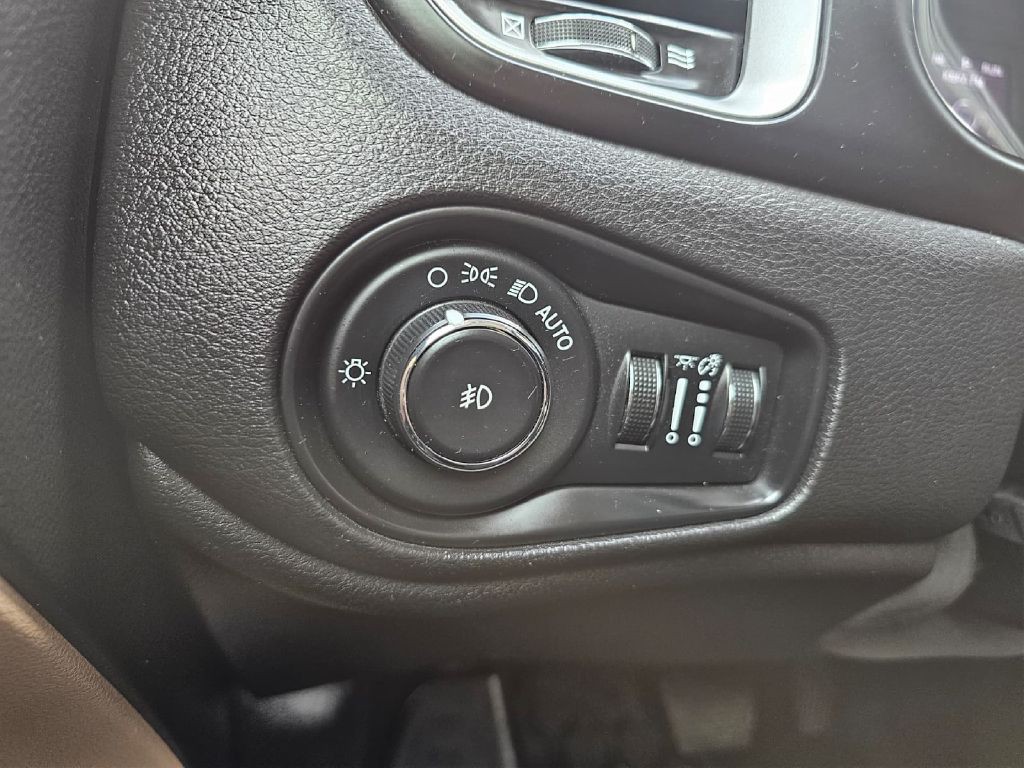 2015 Jeep Renegade Image 18