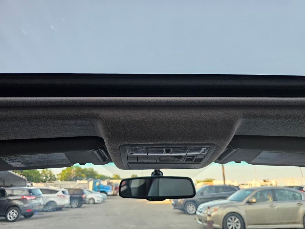 2013 Toyota Highlander Image 16
