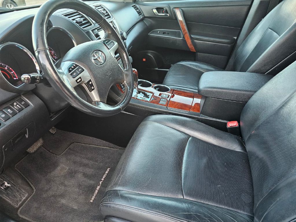 2013 Toyota Highlander Image 19