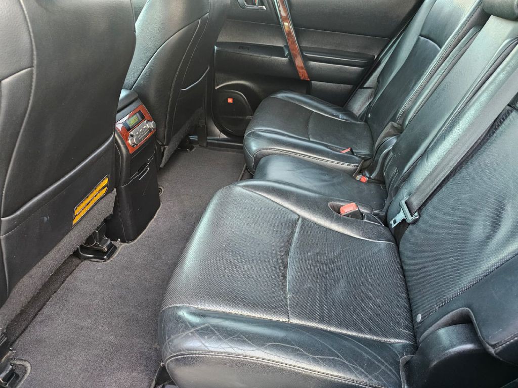2013 Toyota Highlander Image 20