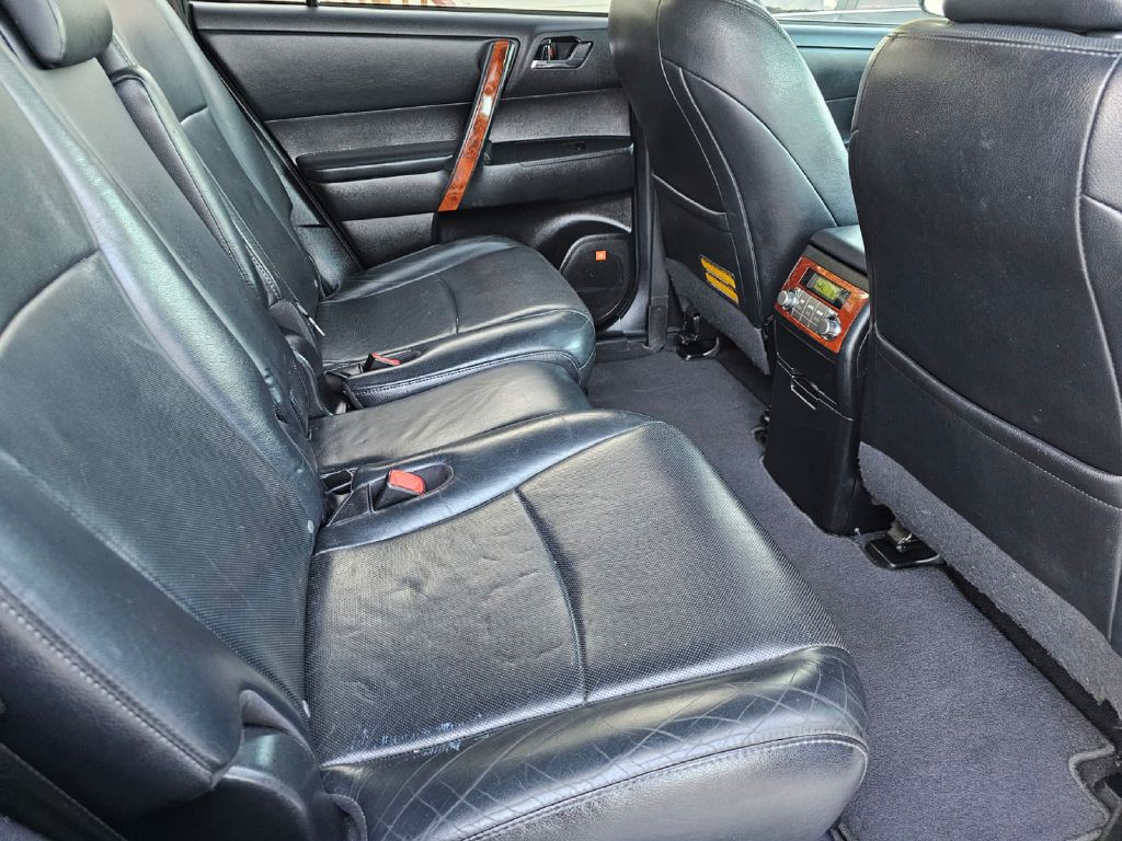 2013 Toyota Highlander Image 25