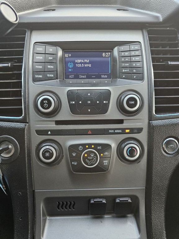 2015 Ford Taurus Image 10
