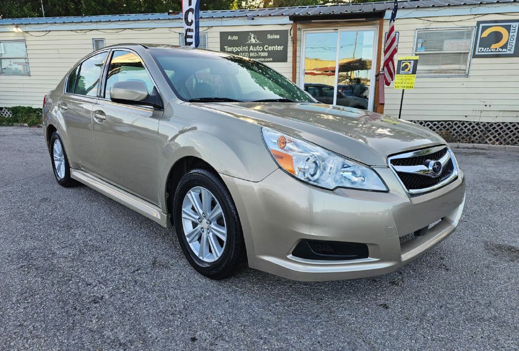 2010 Subaru Legacy Image 2