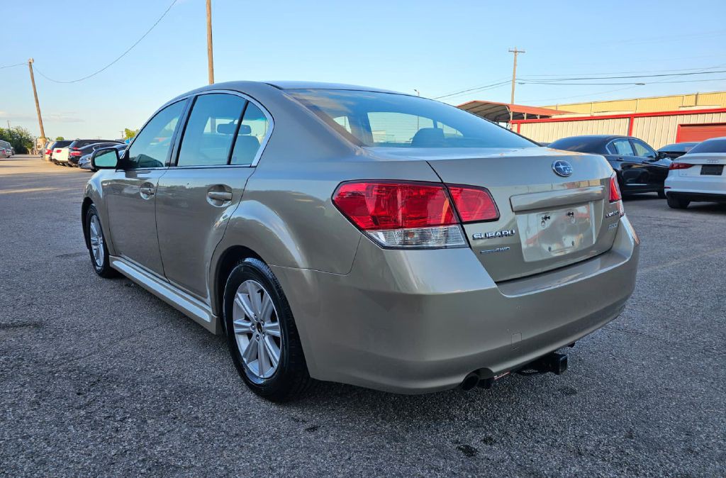 2010 Subaru Legacy Image 7