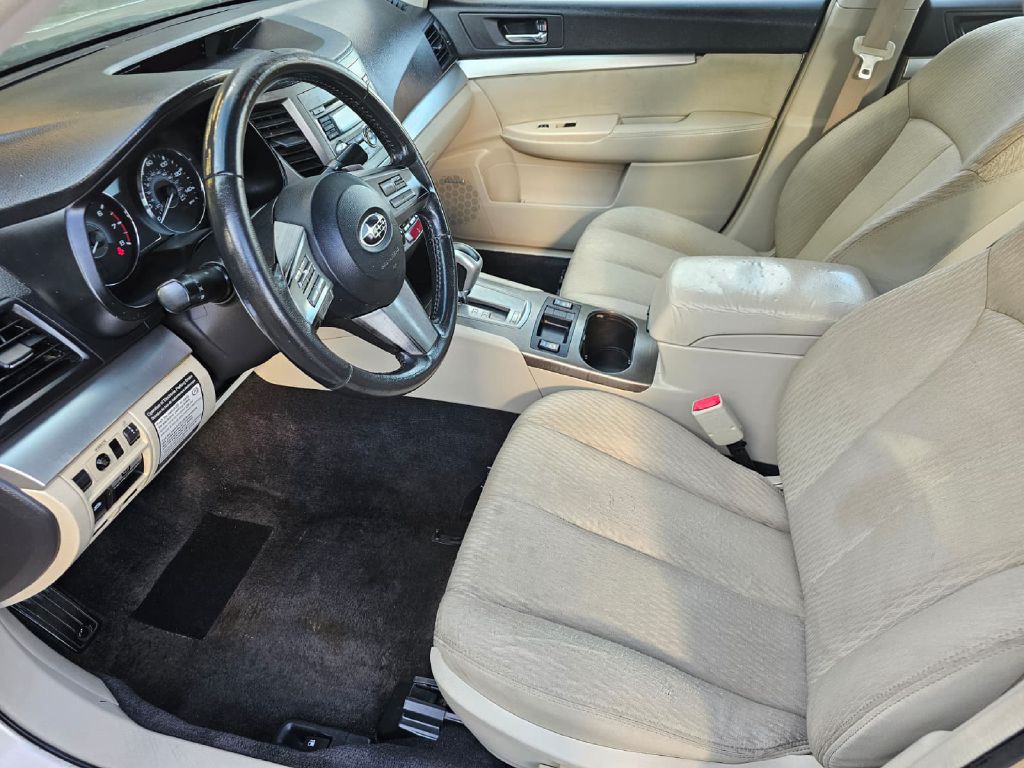 2010 Subaru Legacy Image 8