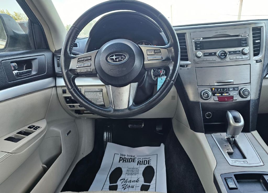 2010 Subaru Legacy Image 10
