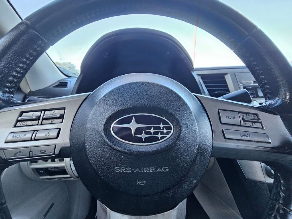 2010 Subaru Legacy Image 11