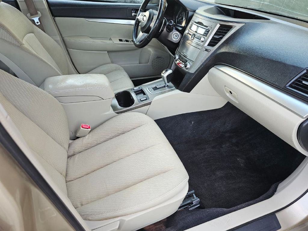 2010 Subaru Legacy Image 12