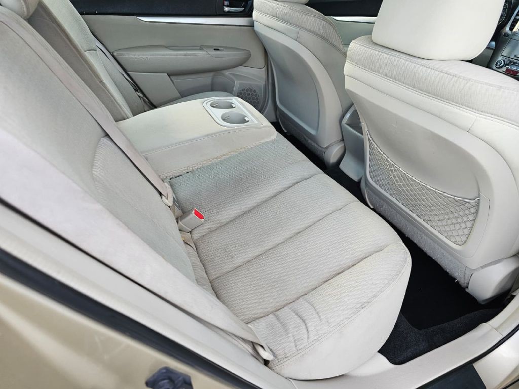 2010 Subaru Legacy Image 13