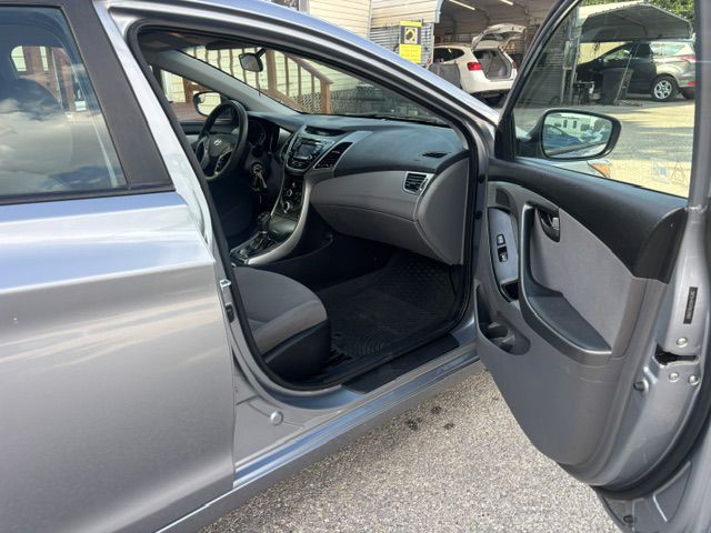 2015 Hyundai Elantra Image 9