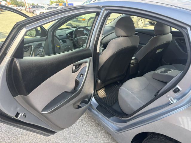 2015 Hyundai Elantra Image 12