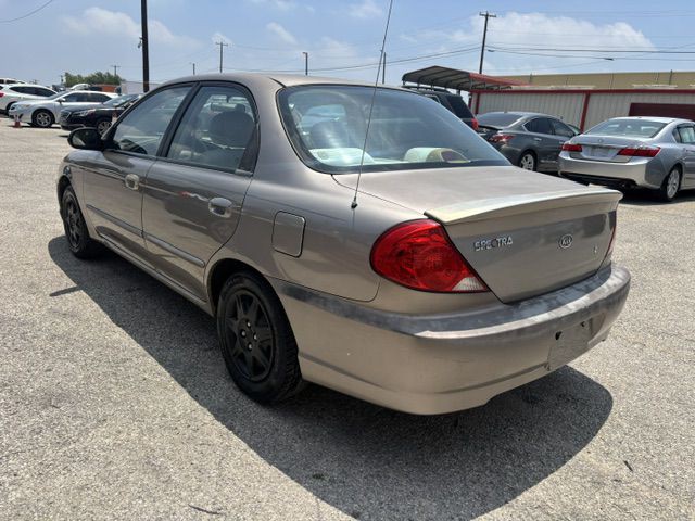 2004 Kia Spectra Image 4