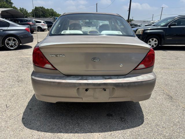 2004 Kia Spectra Image 5