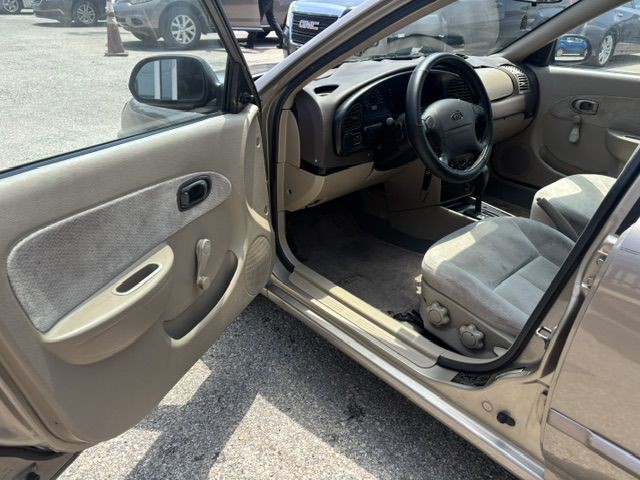 2004 Kia Spectra Image 7