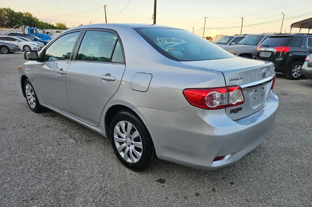 2013 Toyota Corolla Image 6