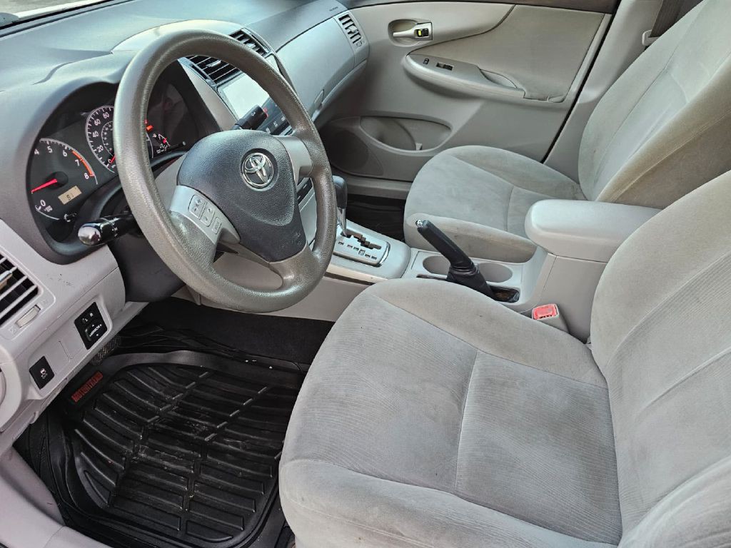 2013 Toyota Corolla Image 9