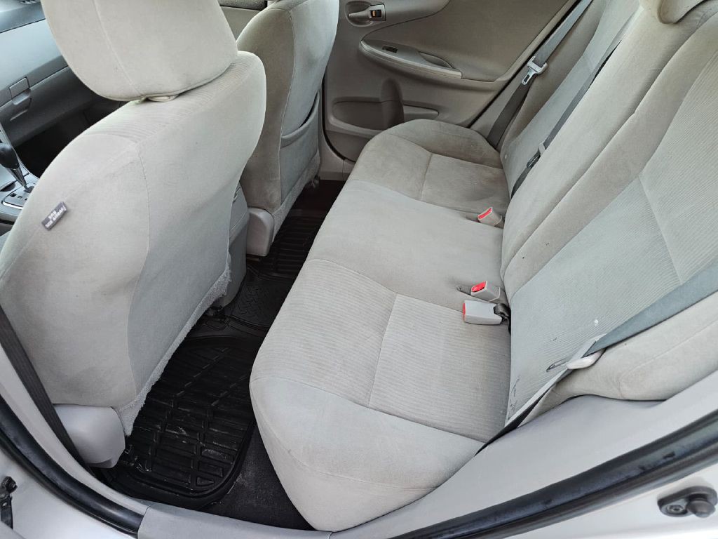 2013 Toyota Corolla Image 13