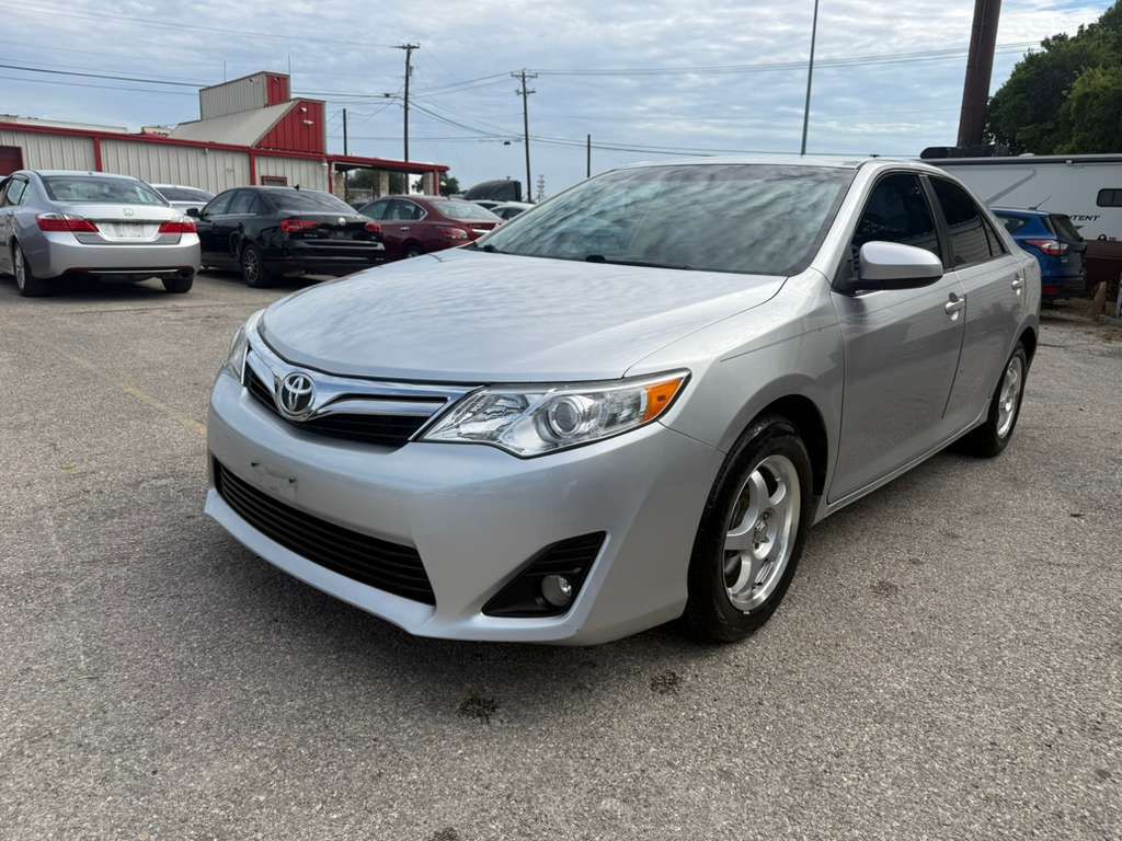 2013 Toyota Camry Image 2
