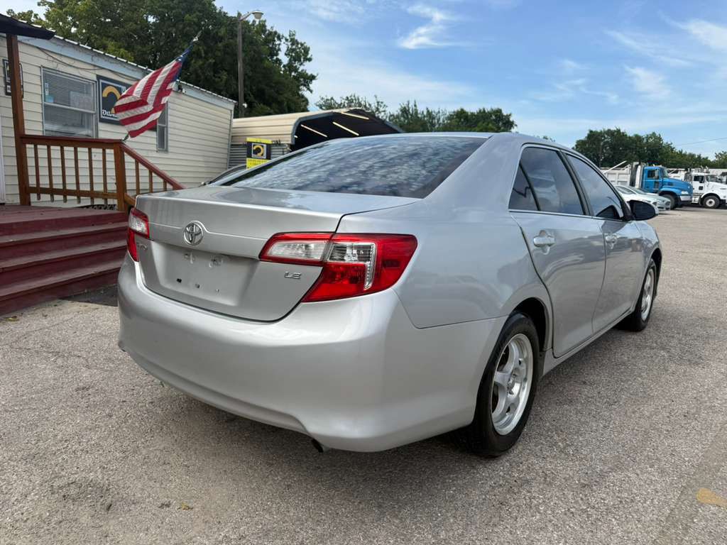 2013 Toyota Camry Image 5