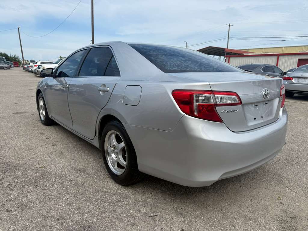 2013 Toyota Camry Image 6