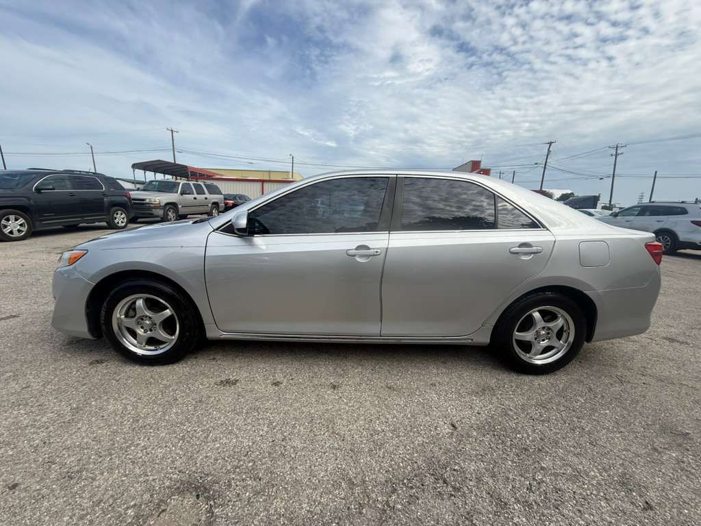 2013 Toyota Camry Image 8