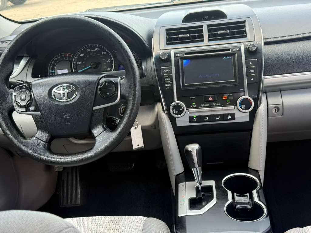 2013 Toyota Camry Image 10