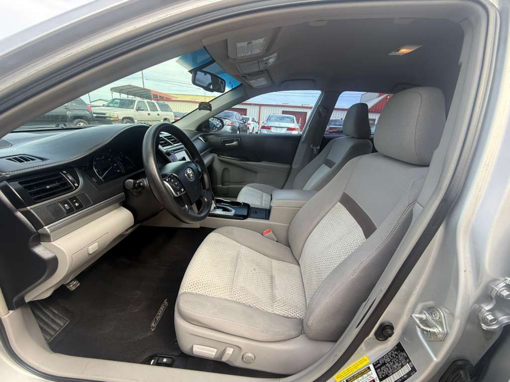 2013 Toyota Camry Image 12