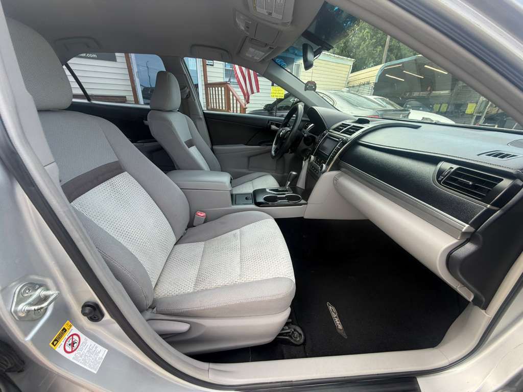 2013 Toyota Camry Image 15