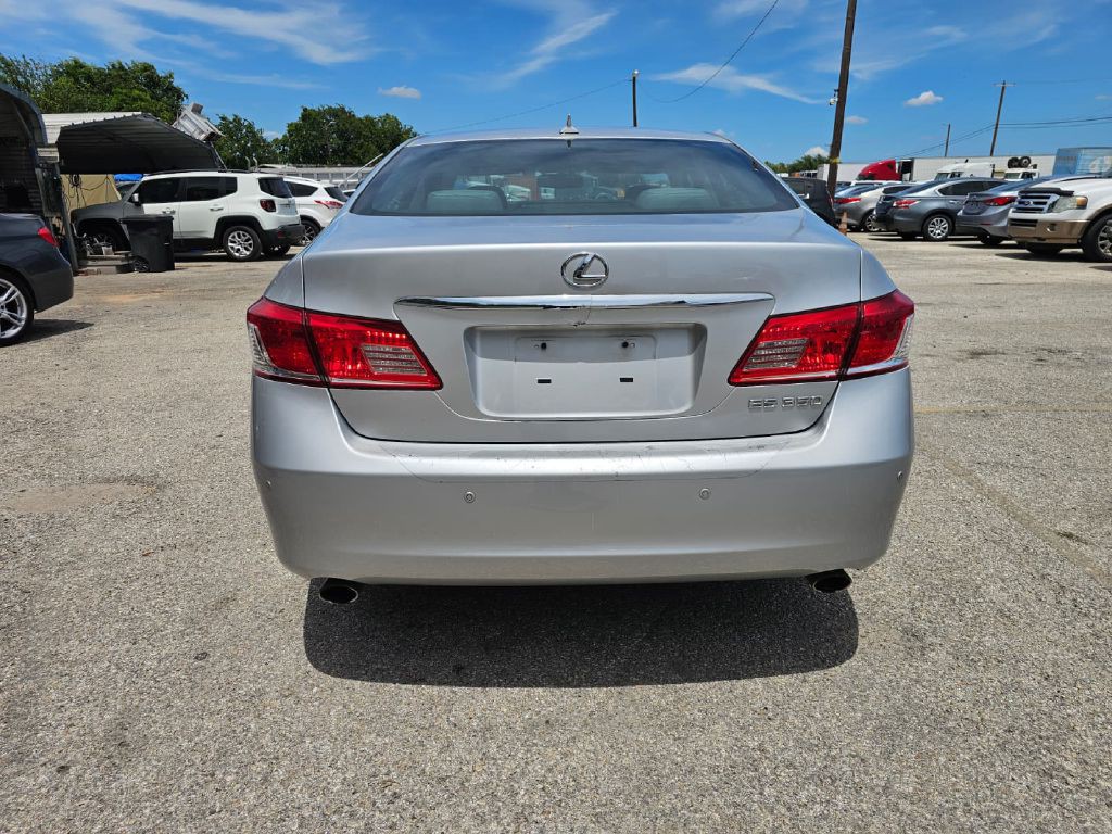 2011 Lexus ES Image 4
