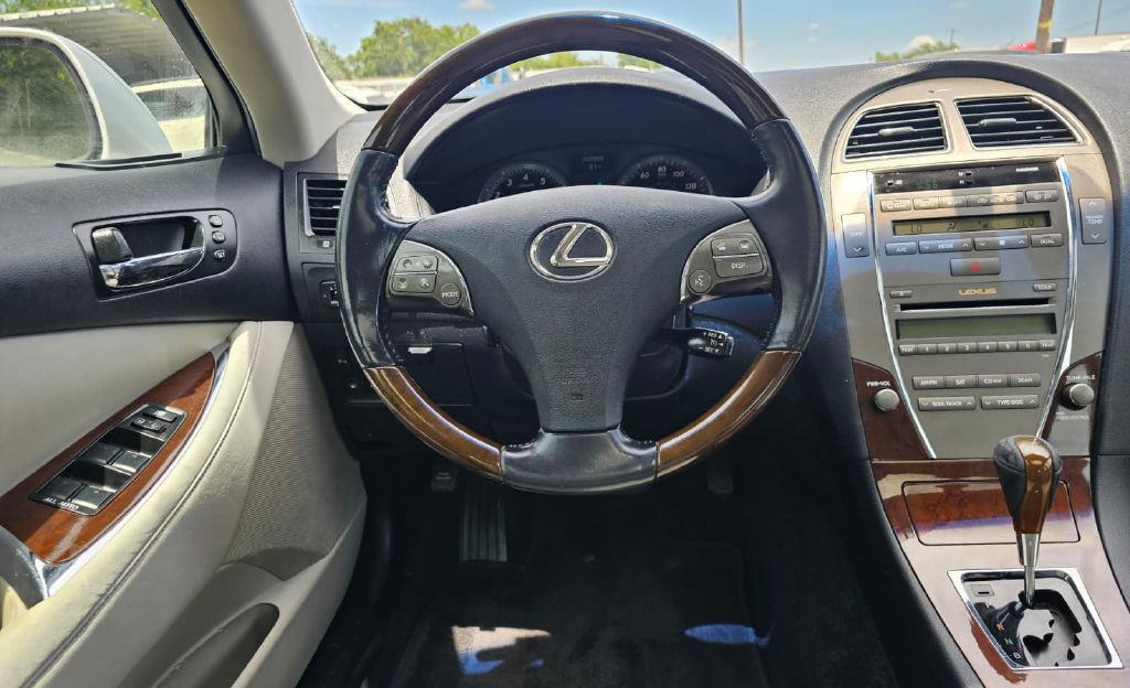 2011 Lexus ES Image 8