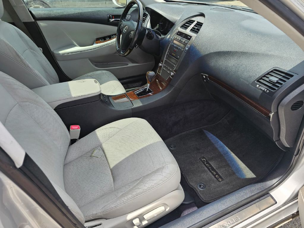2011 Lexus ES Image 11