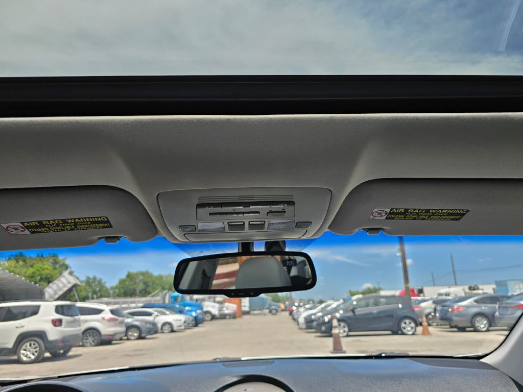 2011 Lexus ES Image 16