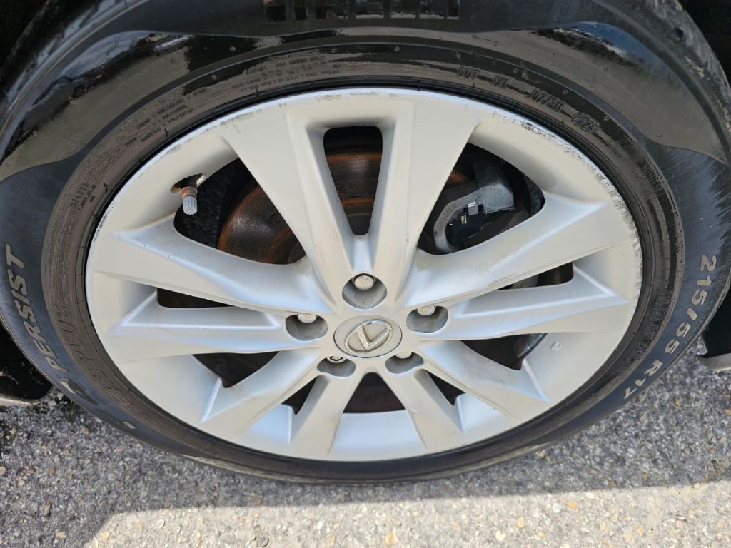 2011 Lexus ES Image 17