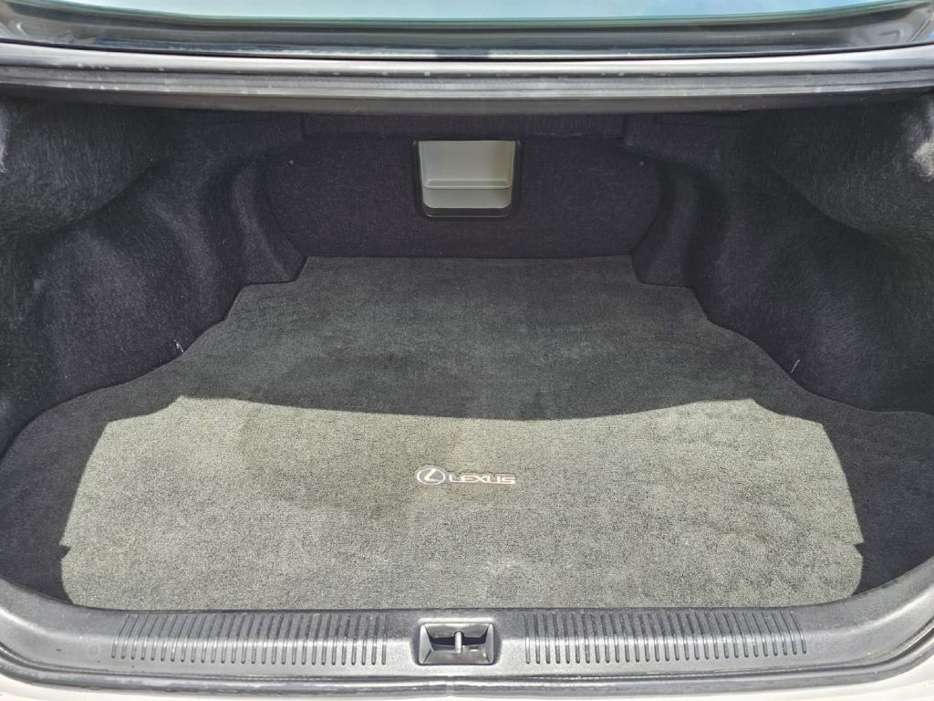 2011 Lexus ES Image 18