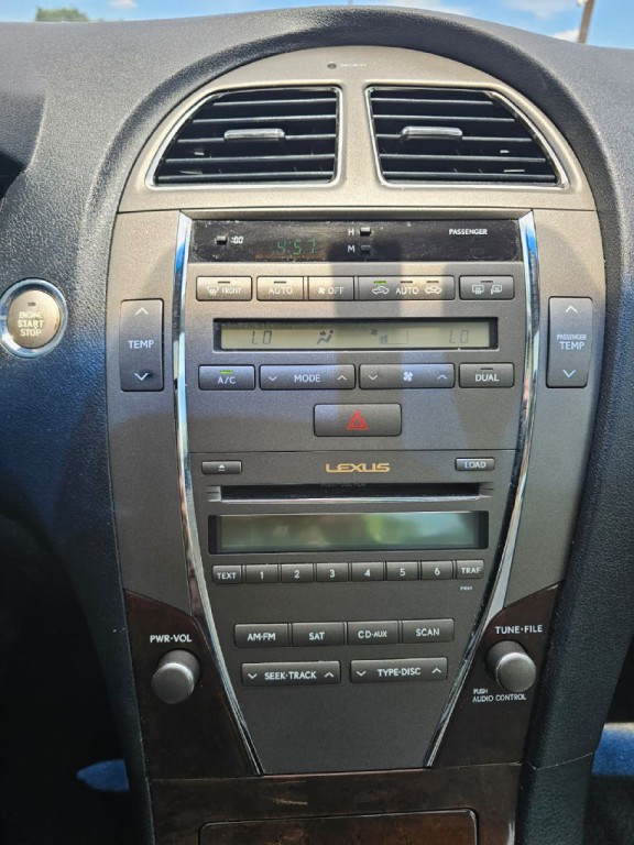 2011 Lexus ES Image 19