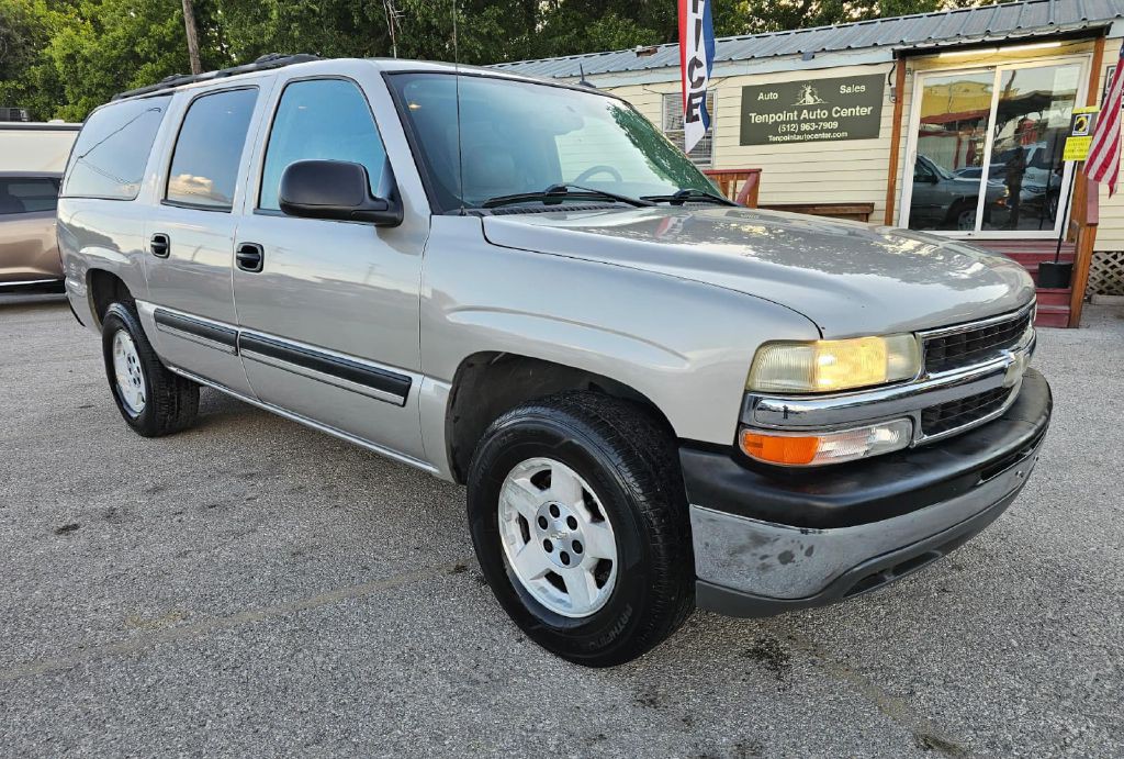 2005 Chevrolet Suburban Image 2